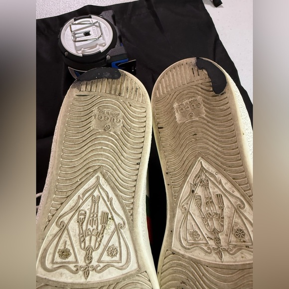 Gucci White Sneakers with Red and Green Accents - Picture 2 of 14